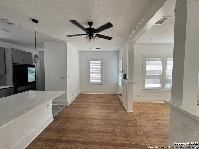 Listing photo id 5 for 1321 Muncey  