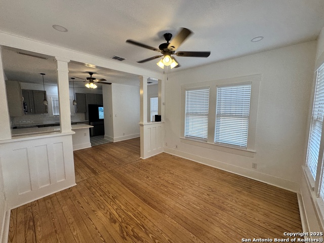 Listing photo id 6 for 1321 Muncey  