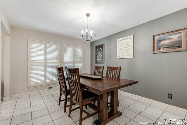 Listing photo id 10 for 5915 Rimkus  