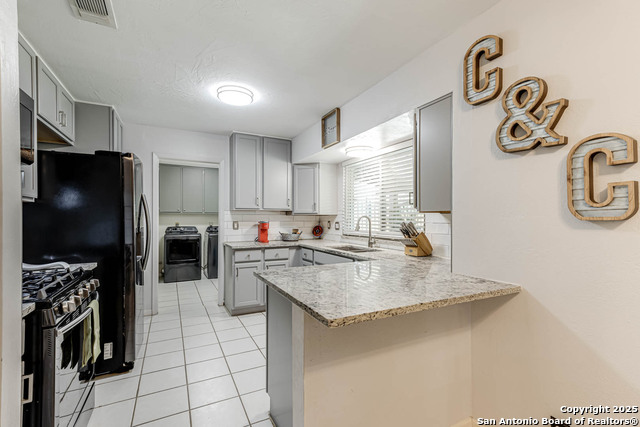 Listing photo id 12 for 5915 Rimkus  