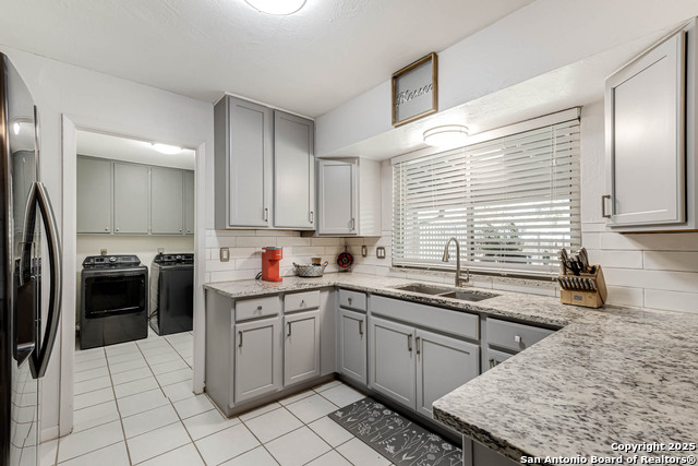 Listing photo id 14 for 5915 Rimkus  