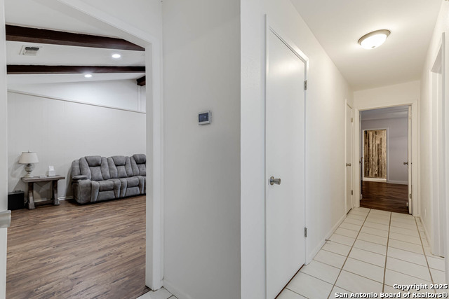 Listing photo id 17 for 5915 Rimkus  