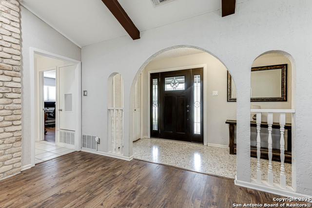 Listing photo id 0 for 5915 Rimkus  