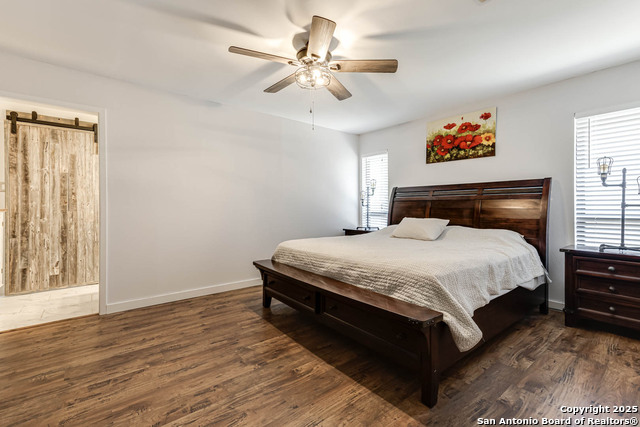 Listing photo id 18 for 5915 Rimkus  