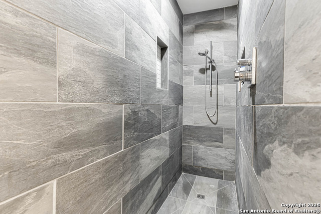 Listing photo id 21 for 5915 Rimkus  