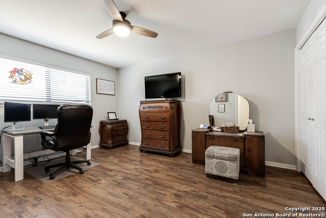 Listing photo id 23 for 5915 Rimkus  