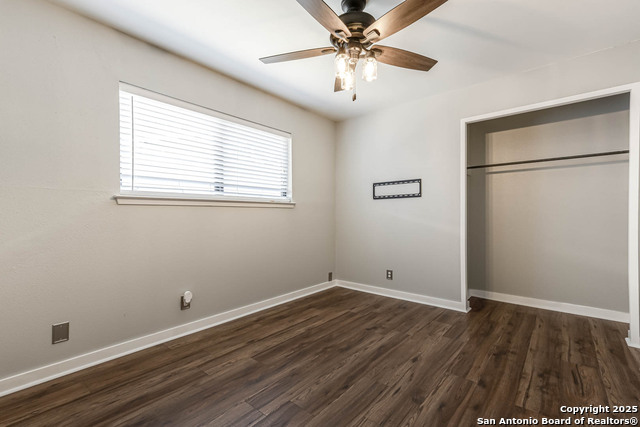 Listing photo id 27 for 5915 Rimkus  