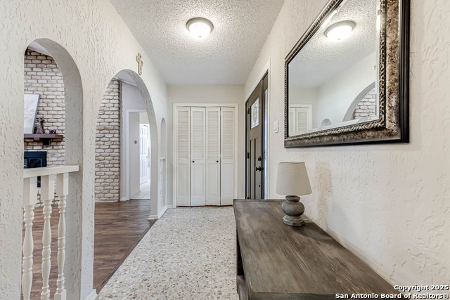 Listing photo id 1 for 5915 Rimkus  