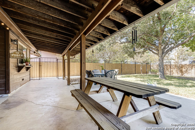 Listing photo id 30 for 5915 Rimkus  