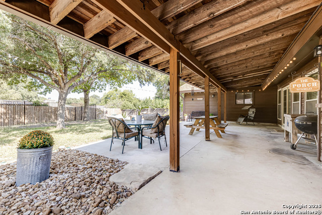 Listing photo id 31 for 5915 Rimkus  