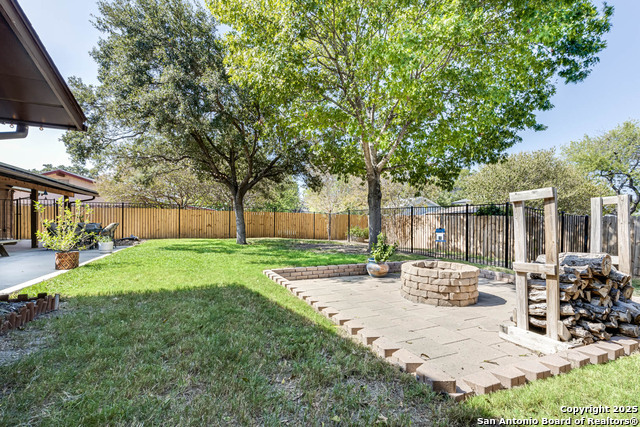 Listing photo id 35 for 5915 Rimkus  