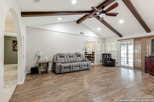 Listing photo id 3 for 5915 Rimkus  