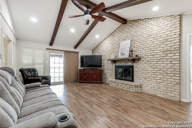 Listing photo id 4 for 5915 Rimkus  