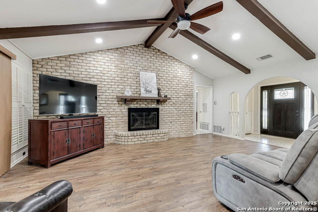 Listing photo id 5 for 5915 Rimkus  