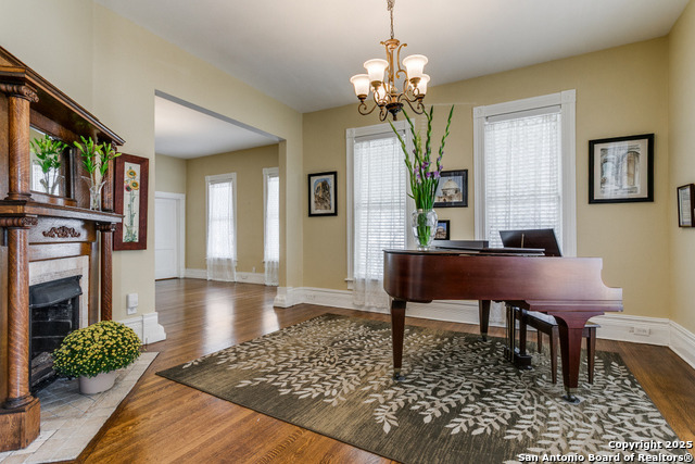 Listing photo id 8 for 305 Ashby W