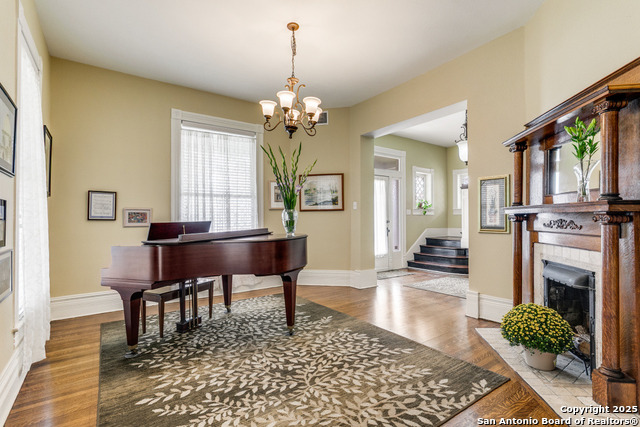 Listing photo id 9 for 305 Ashby W