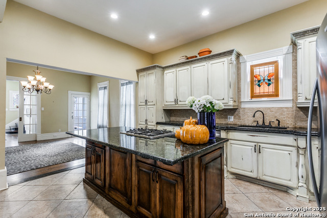 Listing photo id 10 for 305 Ashby W