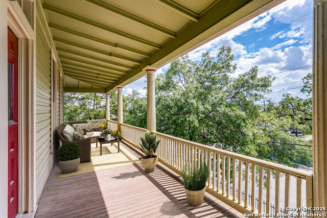 Listing photo id 16 for 305 Ashby W