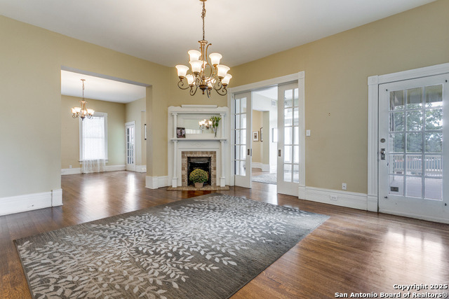 Listing photo id 18 for 305 Ashby W