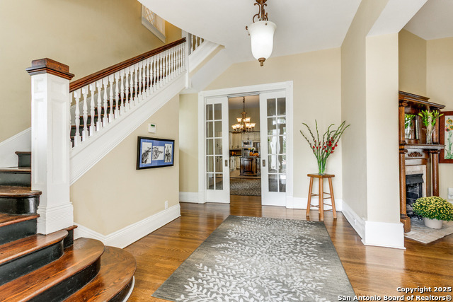 Listing photo id 2 for 305 Ashby W