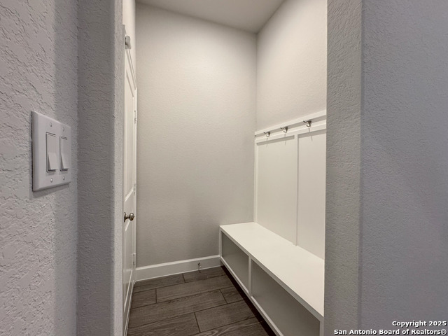 Image 33 of 52 For 4420 Amen Corner