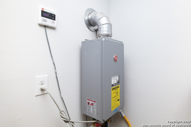 Image 34 of 52 For 4420 Amen Corner