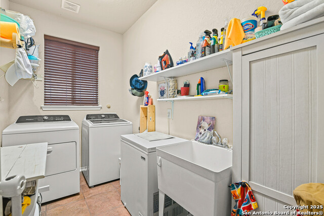 Image 28 of 32 For 25514 Thomas Oaks