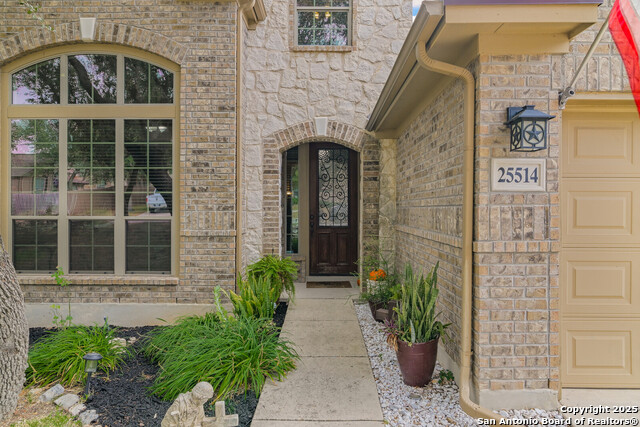 Image 3 of 32 For 25514 Thomas Oaks