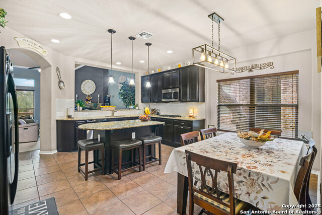 Image 8 of 32 For 25514 Thomas Oaks