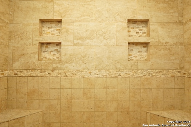 Image 22 of 32 For 341 Malone Dr W