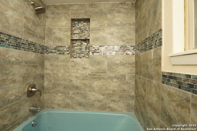 Image 25 of 32 For 341 Malone Dr W