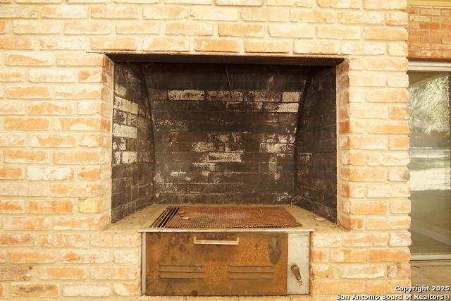 Image 30 of 32 For 341 Malone Dr W