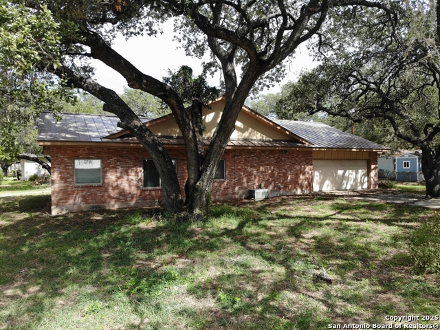 Image 5 of 32 For 341 Malone Dr W