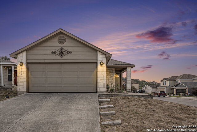 Listing photo id 0 for 3402 Ashleaf