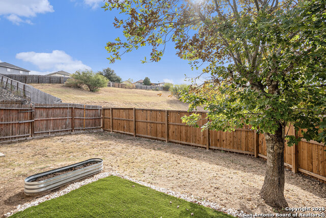 Listing photo id 23 for 3402 Ashleaf