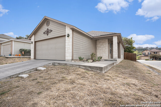 Listing photo id 1 for 3402 Ashleaf