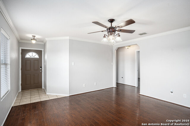 Listing photo id 3 for 3402 Ashleaf