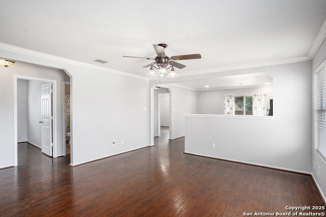 Listing photo id 4 for 3402 Ashleaf