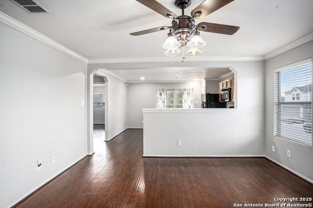 Listing photo id 5 for 3402 Ashleaf