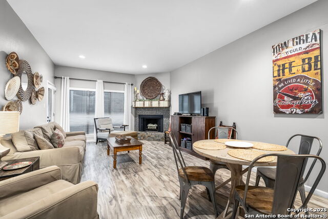 Image 3 of 33 For 371 Lincoln St W B114