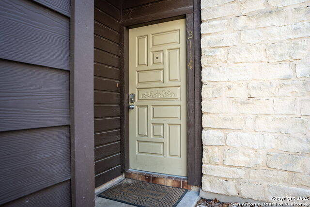 Image 30 of 33 For 371 Lincoln St W B114