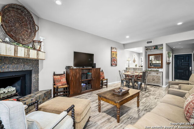 Image 6 of 33 For 371 Lincoln St W B114