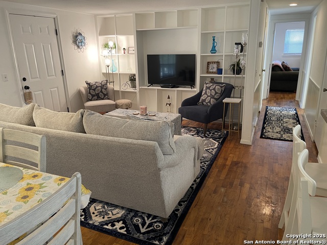 Image 2 of 52 For 113 Creekview