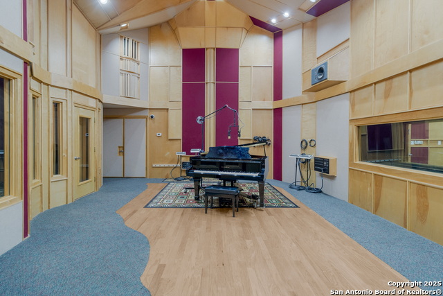 Listing photo id 0 for 25802 Hazy Hollow