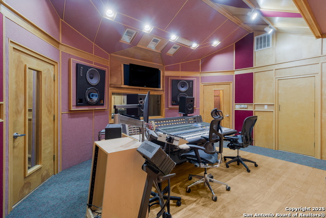 Listing photo id 37 for 25802 Hazy Hollow