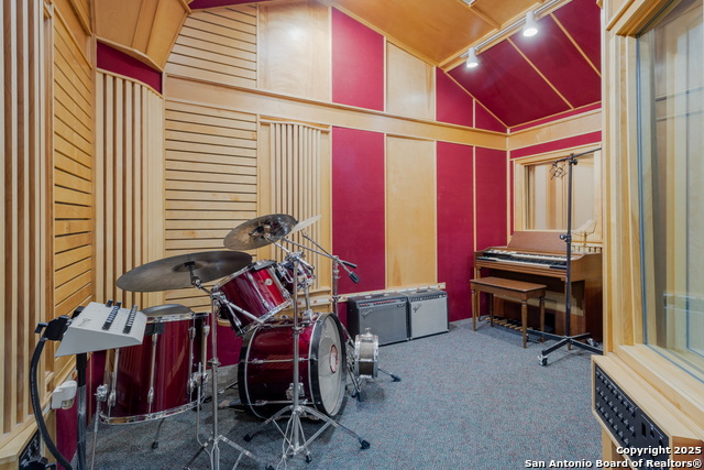 Listing photo id 2 for 25802 Hazy Hollow