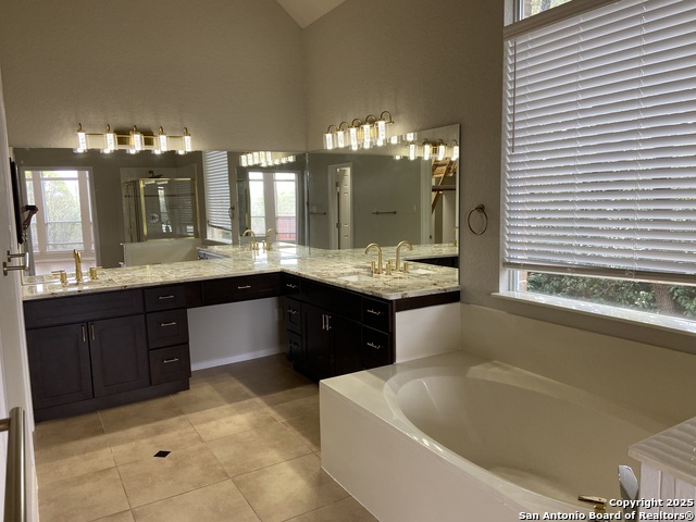 Image 16 of 49 For 1711 Winding View