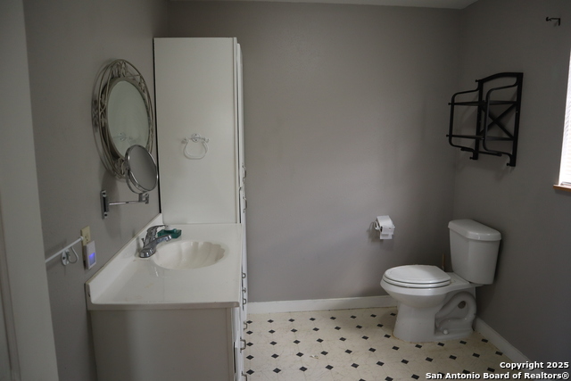 Image 5 of 11 For 14949 Tx Hwy 16