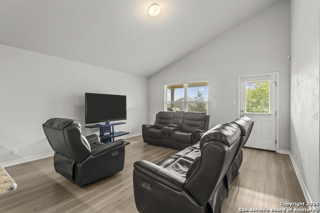 Listing photo id 12 for 9320 Cord Grass