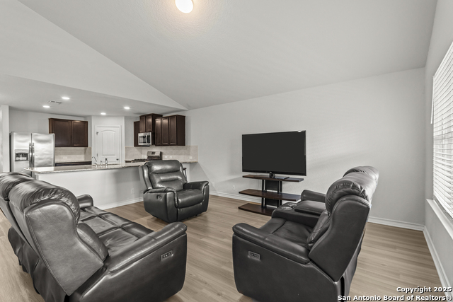 Listing photo id 13 for 9320 Cord Grass